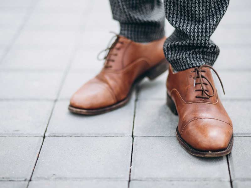 UNE Classic Oxford Cap Toe